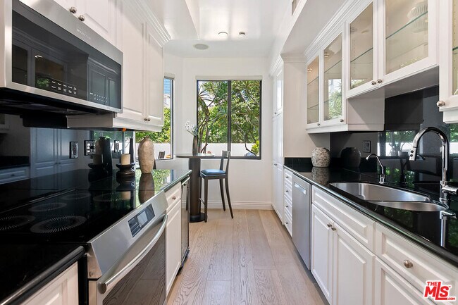 Building Photo - 2102 Century Park Ln