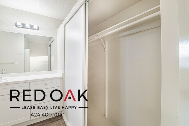 Building Photo - 4900 Clair Del Ave