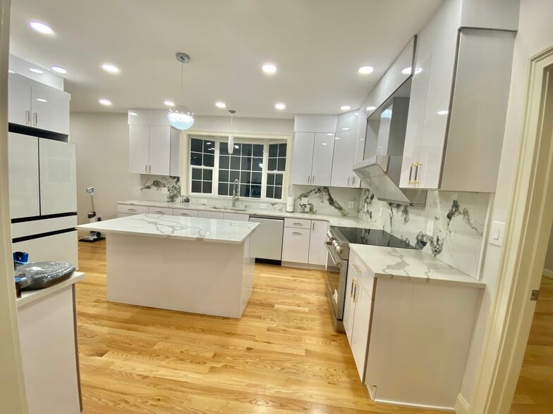 Kitchen - 585 Highland Ave