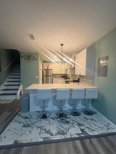 Building Photo - 4560 Persian Trl