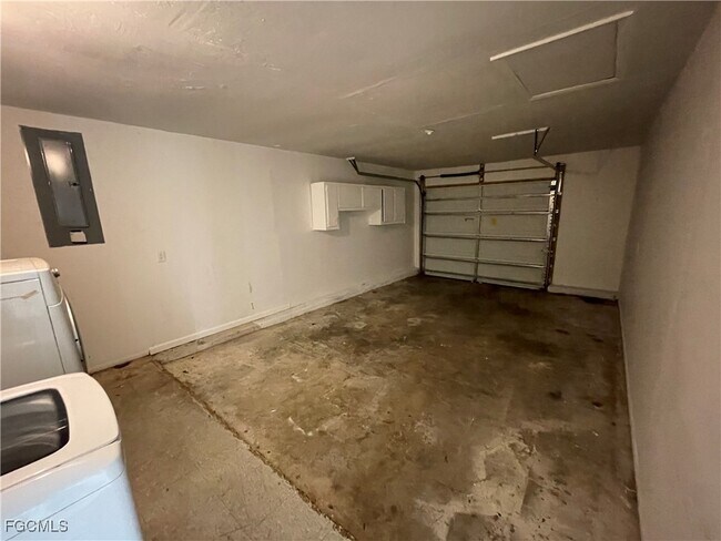 Building Photo - 2505 NE 22nd Pl