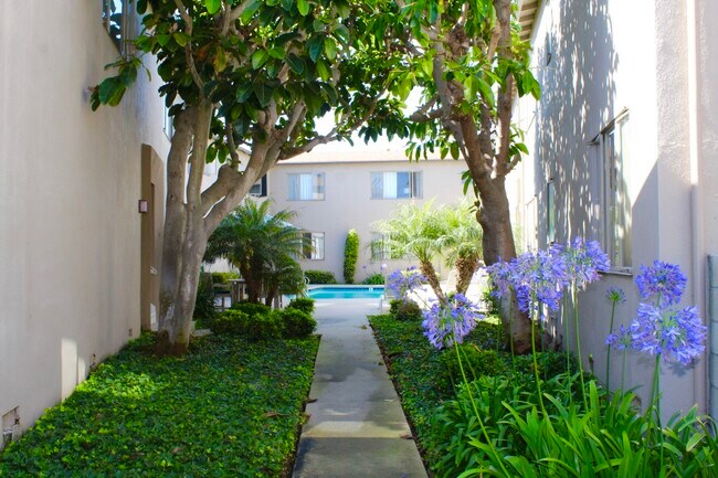 Building Photo - 121 Paseo De La Concha