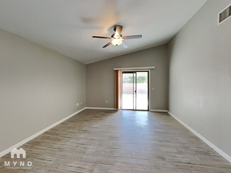 Building Photo - 7369 S Pacific Willow Dr