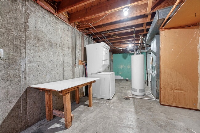 Building Photo - $2,495.00, 3-bedroom, 2 bathroom home in C...