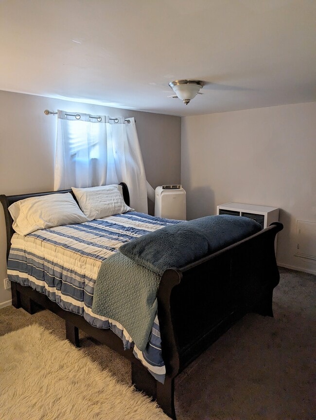 Bedroom - 521 S Stewart St