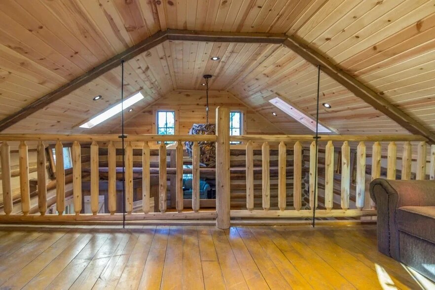 Building Photo - 550 N Gettys Creek Rd