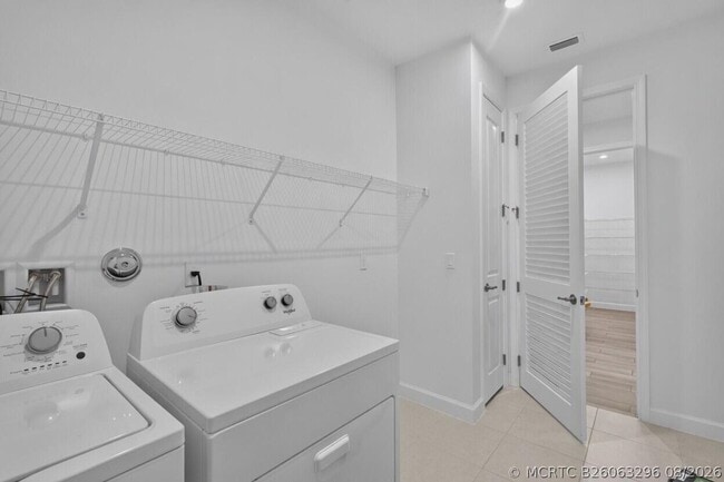 Building Photo - 13621 SW Bally Dr
