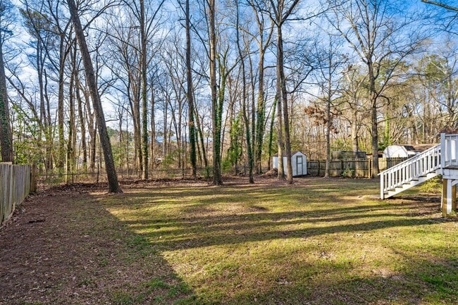 Building Photo - Just right 3 bedroom, 2 bath ranch with hardwoods and fenced yard!