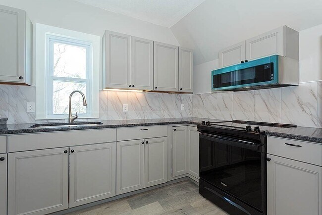 Building Photo - 45 Harvard St