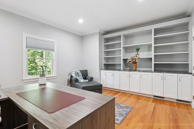 Building Photo - 22 Austin Ln