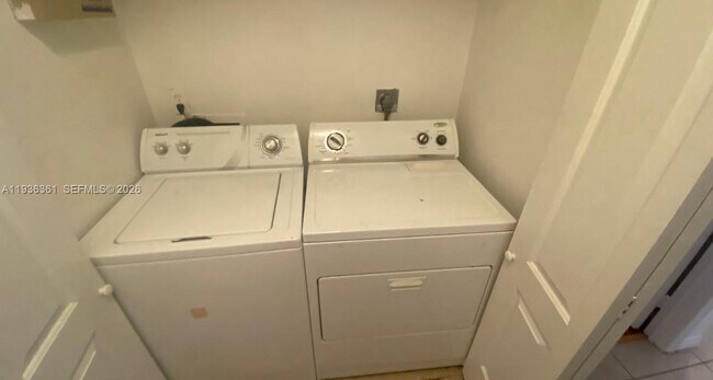 Building Photo - 21240 NE 9th Ct