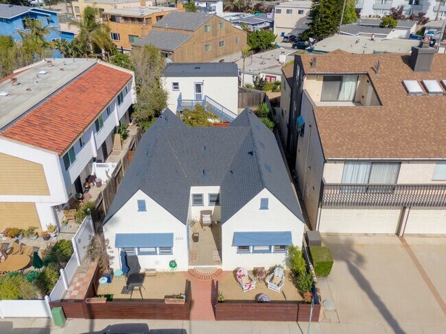 Building Photo - Life is Better at the Beach! 1+1 Upstairs Cottage