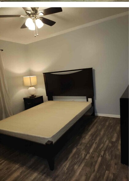 Building Photo - 2805 Northeast Expy