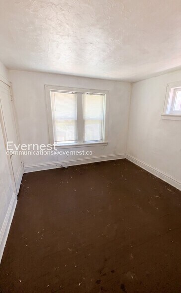 Building Photo - 4847 Calvin Ave