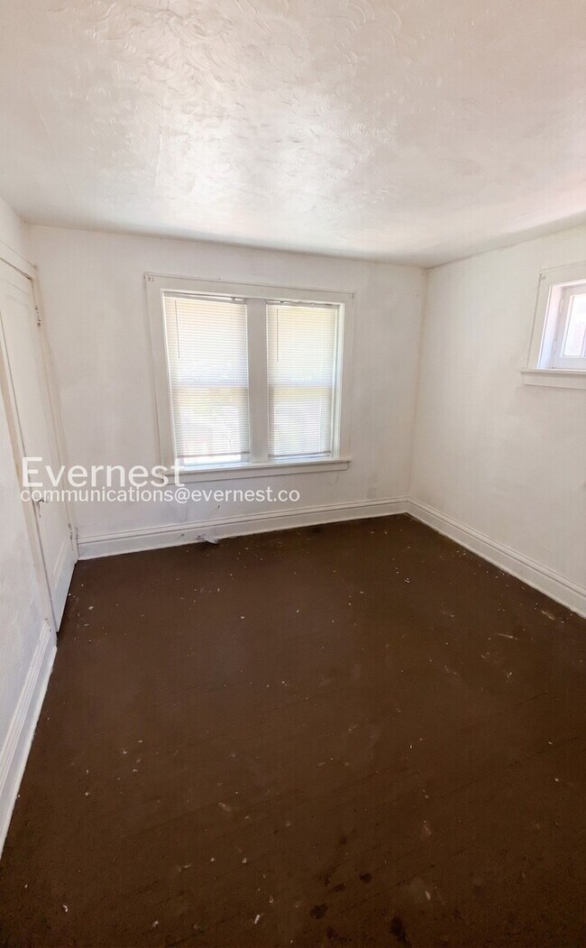 Building Photo - 3 Bed/2 Bath Home with Fenced Yard / Vouchers Accepted / Coming Soon!
