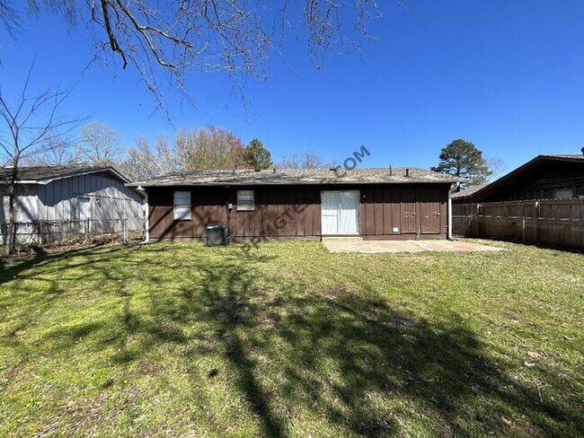Building Photo - 103 Overland Trail