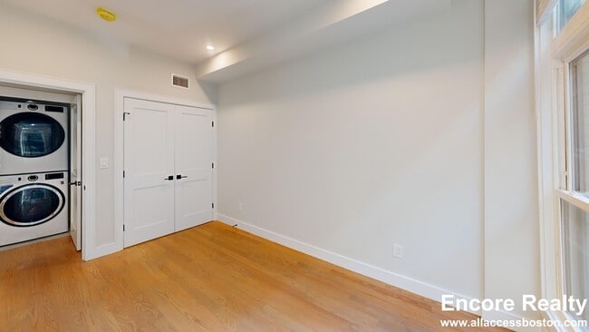 Building Photo - 230 Tremont St