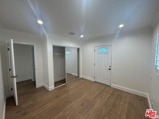 Building Photo - 6542 Zelzah Ave