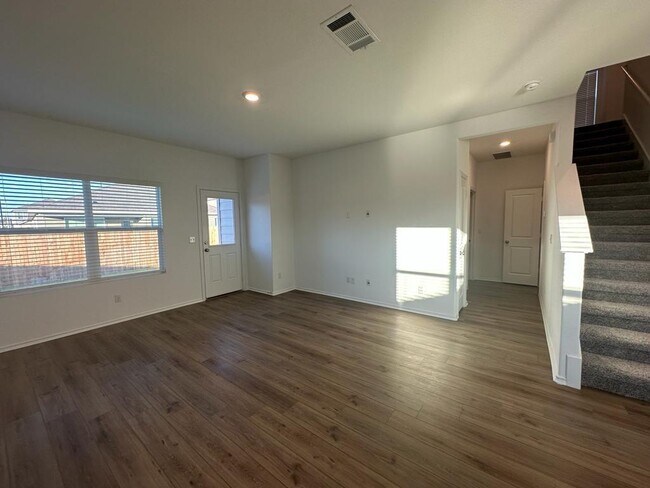 Building Photo - 220 Otter Rd