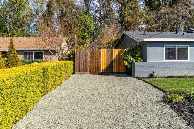 Building Photo - Charming Three Bedroom Browns Valley Retreat