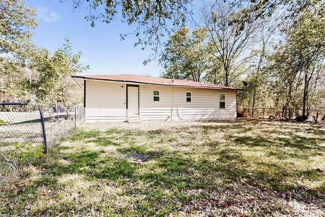 Building Photo - Beautifully Updated 3-Bed, 2-Bath Home in Quiet Greenville Neighborhood