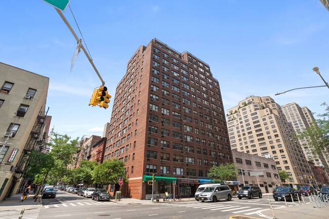 Building Photo - 245 E 24th St