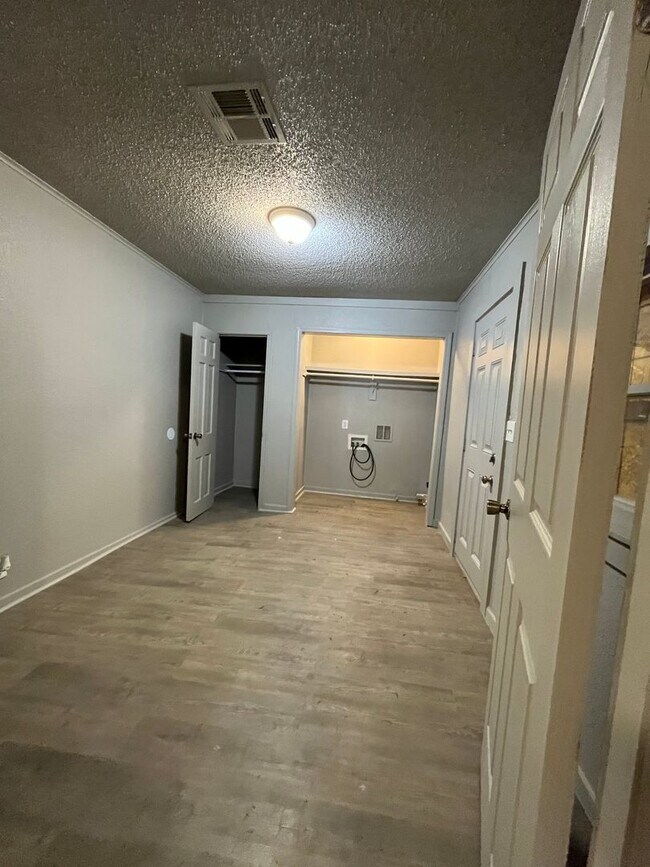 Building Photo - Charming 3 Bed, 1 Bath Home in Tulsa, OK S...