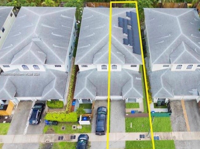 Building Photo - 1139 NE 3rd Ave