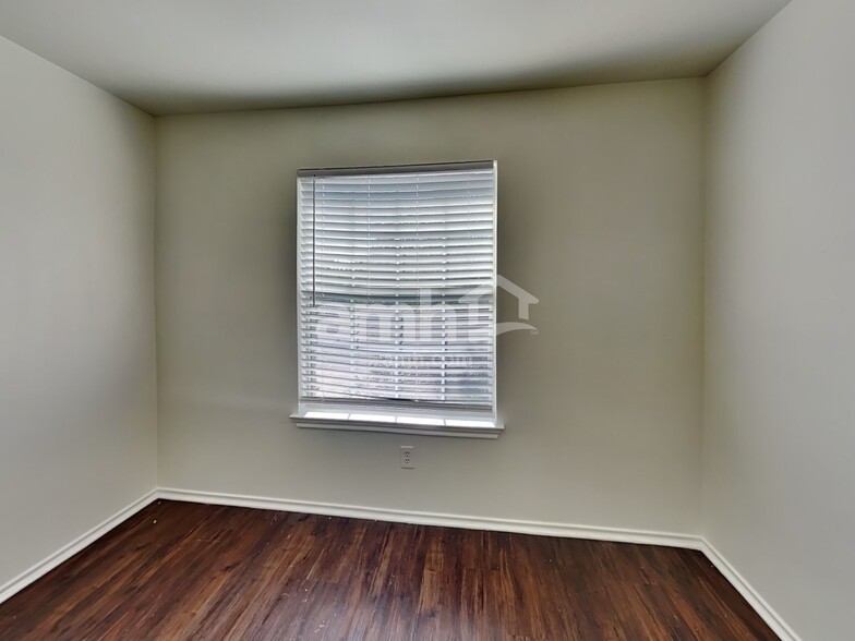 Building Photo - 256 Poplarwood Dr
