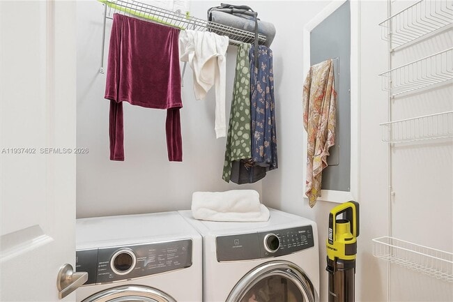 Building Photo - 2730 SW 26th St