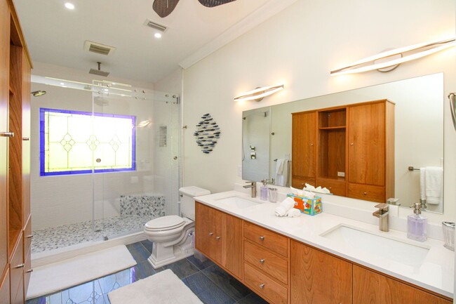 Building Photo - **STUNNING POOL HOME**4BEDS / 4.5BATHS**AQ...