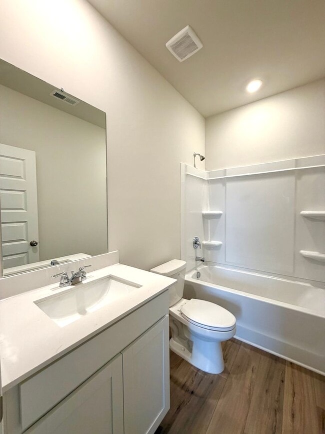 Building Photo - 900 Moray Ln