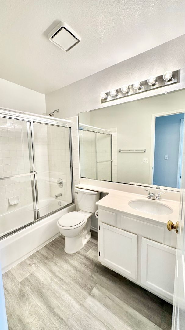 Building Photo - Awesome Two-Story Home, Recently & Freshly Updated, just minutes to downtown Fallbrook!