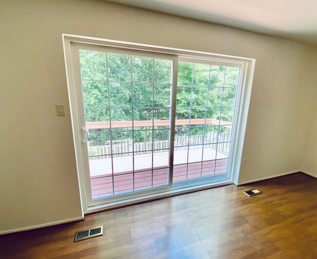 Building Photo - 10690 High Beam Ct