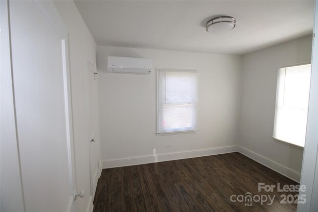 Building Photo - 303 McAllister St