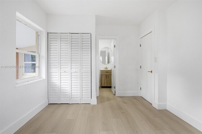 Building Photo - 461 Plover Ave