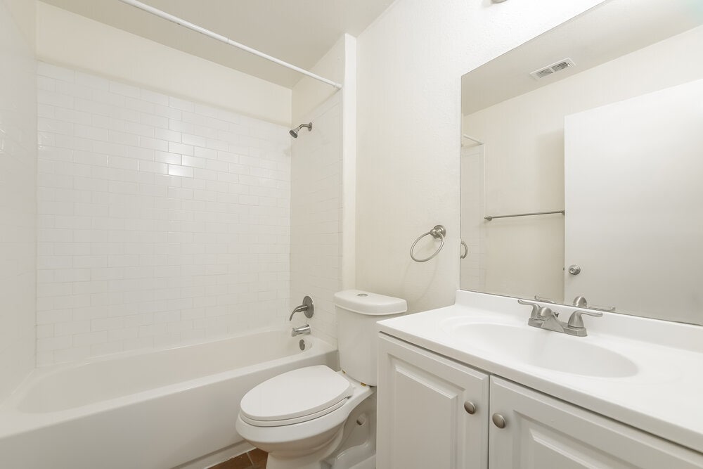 Building Photo - 16444 Coopers Hawk Ave