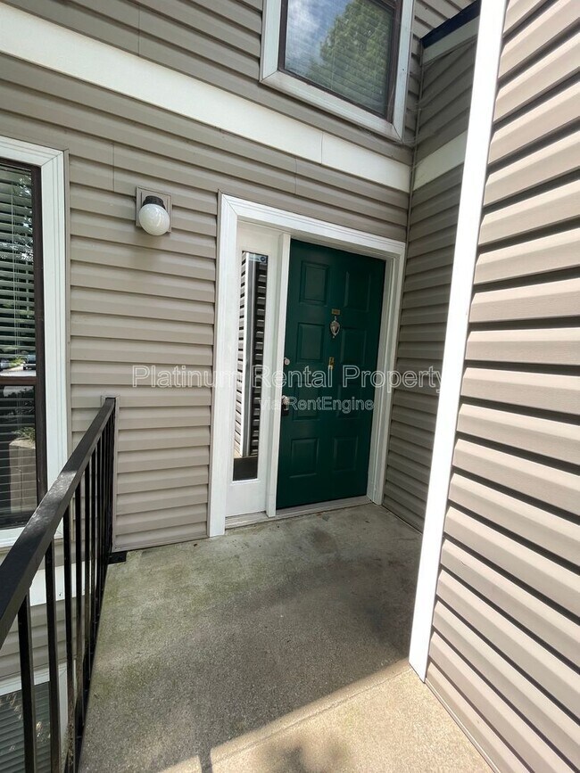 Building Photo - 402 Wynnes Ridge Cir SE