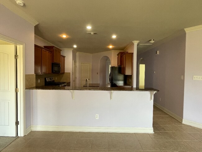 Building Photo - 214 Forest Grove Dr