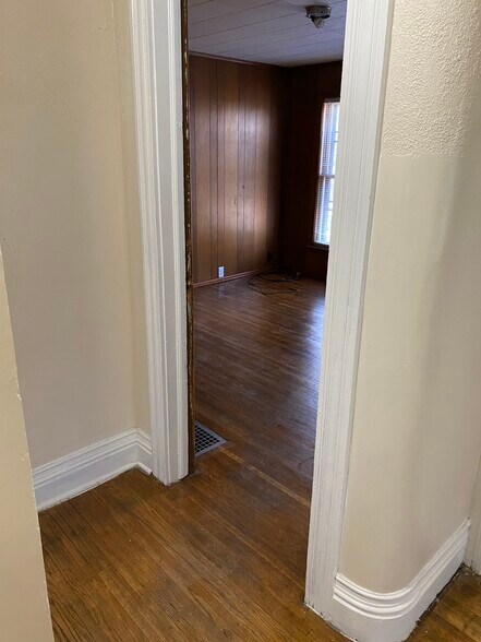 Building Photo - 127 Selye Terrace