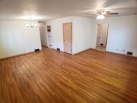 Building Photo - 3+ Bedroom 2 Bath Single Family House in Owatonna