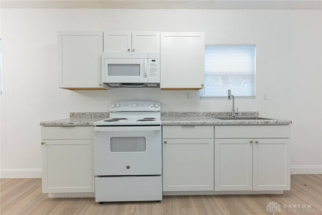 Building Photo - 321 Deeds Ave