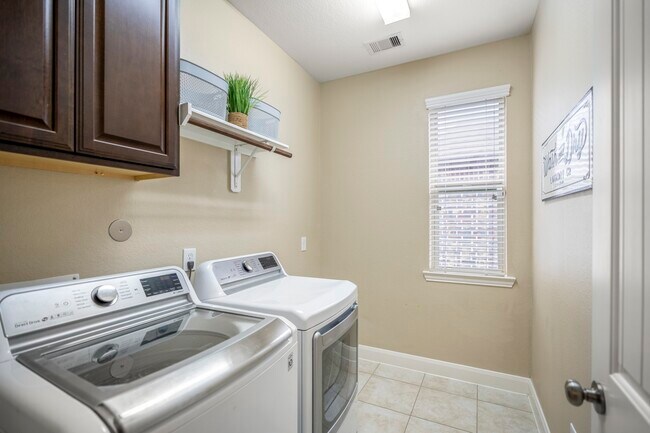Building Photo - 22310 Taren Ct