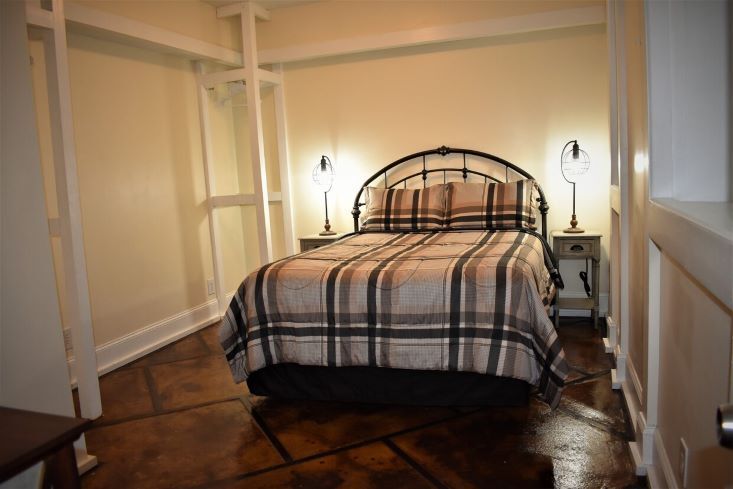 Queen in bedroom #2 - 101 W Oglethorpe Ave