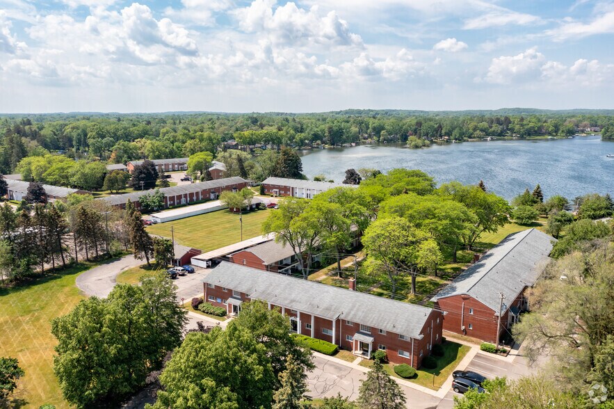 Independence Square Apartments 58915901 Dixie Hwy Clarkston MI 48346