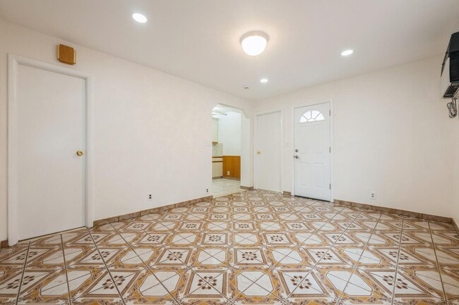 Building Photo - 57 N Tyson Ave