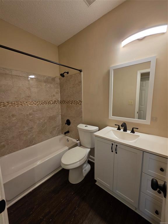 Building Photo - 2230 Kingsbury Dr