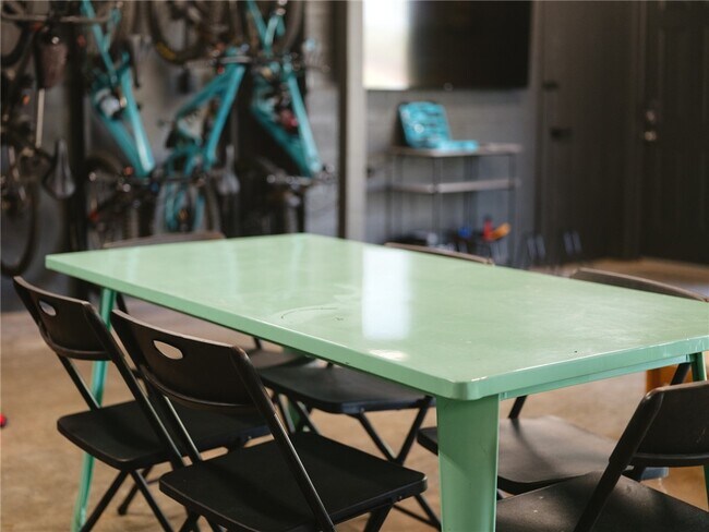 Building Photo - 2 Southport Ln