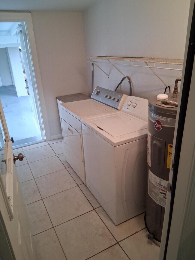 Building Photo - 5815 Garden Ave