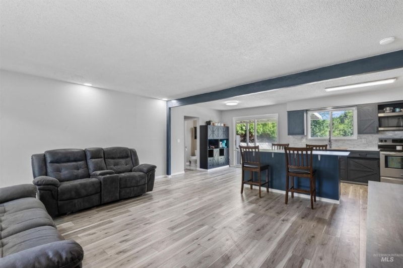 Building Photo - 2047 10th Ave